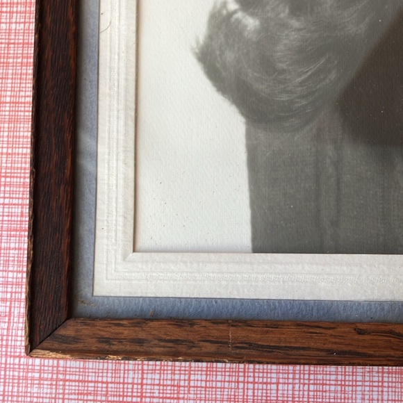 Vintage framed photo portrait of a young woman - Picture 10 of 15